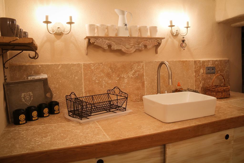 Gite Marceline Saint-Guilhem-le-Desert Habitación foto